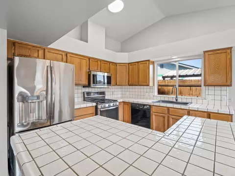 261 Cantebury Dr, Lemoore, CA 93245 photo 18