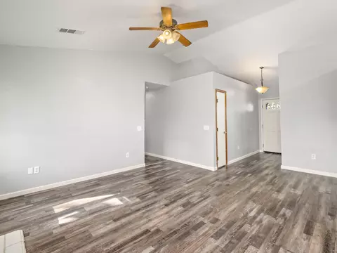 261 Cantebury Dr, Lemoore, CA 93245 photo 12
