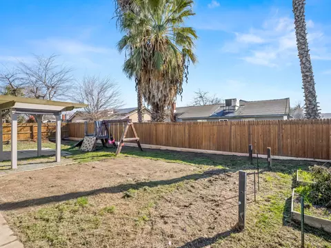 261 Cantebury Dr, Lemoore, CA 93245 photo 38