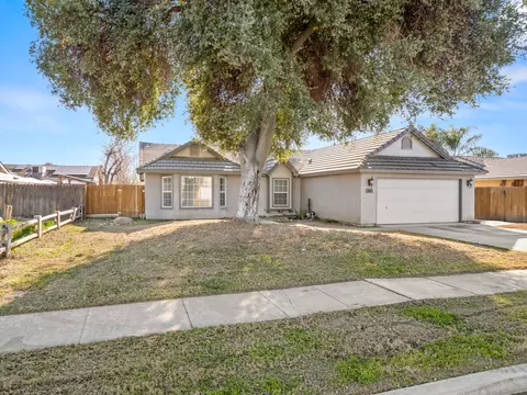 261 Cantebury Dr, Lemoore, CA 93245 photo 4