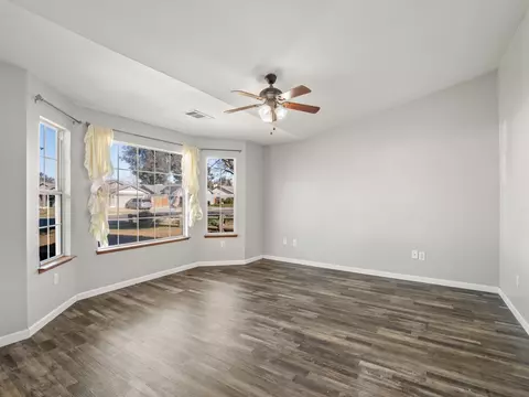 261 Cantebury Dr, Lemoore, CA 93245 photo 8
