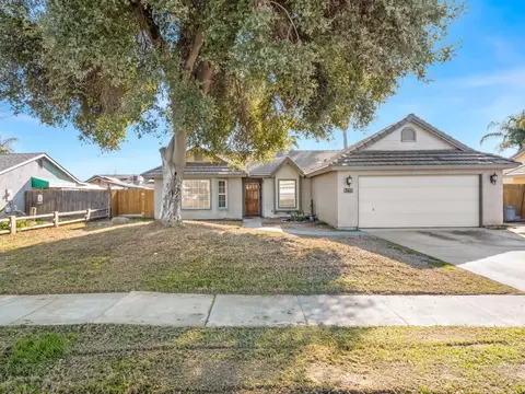 261 Cantebury Dr, Lemoore, CA 93245