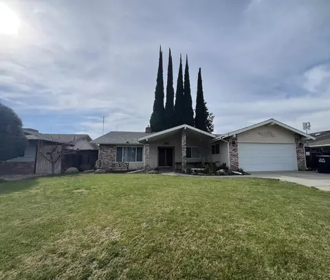 1013 W Cherry Ave, Visalia, CA 93277
