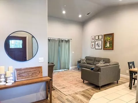 866 N E St, Tulare, CA 93274 photo 9