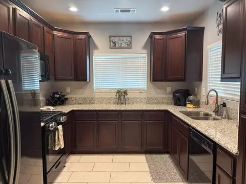 866 N E St, Tulare, CA 93274 photo 6
