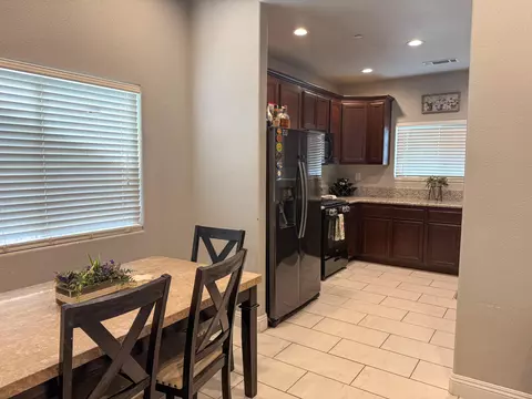 866 N E St, Tulare, CA 93274 photo 5