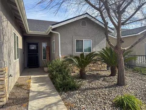 866 N E St, Tulare, CA 93274 photo 2