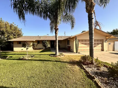 454 W Green Acres Dr, Porterville, CA 93257