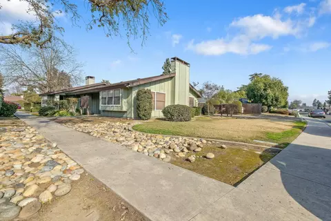 1838 E Vassar Dr, Visalia, CA 93292 photo 2