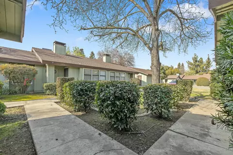 1838 E Vassar Dr, Visalia, CA 93292 photo 4