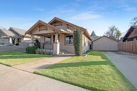 127 E 11th St, Hanford, CA 93230