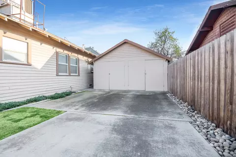 127 E 11th St, Hanford, CA 93230 photo 37
