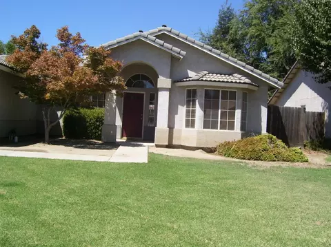 3902 Elowin Ave, Visalia, CA 93292 photo 2