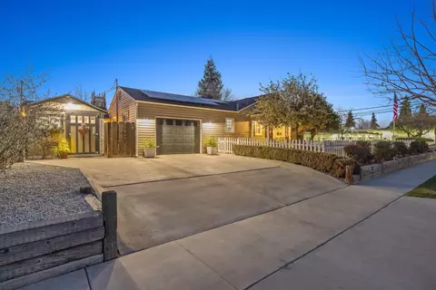 1836 Sierra St, Kingsburg, CA 93631