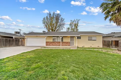 1948 E Bardsley Ave, Tulare, CA 93274