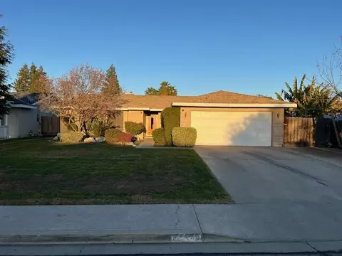 1544 S Crenshaw St, Visalia, CA 93277