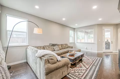 93 W Bordeux Ln, Clovis, CA 93619 photo 7