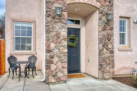 93 W Bordeux Ln, Clovis, CA 93619 photo 4