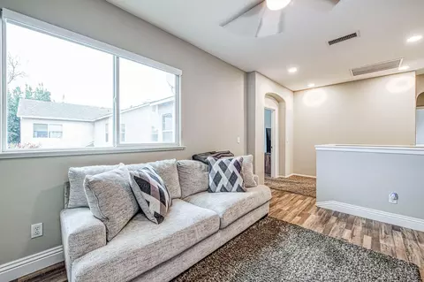 93 W Bordeux Ln, Clovis, CA 93619 photo 20