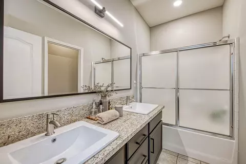 93 W Bordeux Ln, Clovis, CA 93619 photo 18