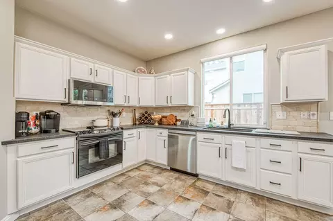 93 W Bordeux Ln, Clovis, CA 93619 photo 12