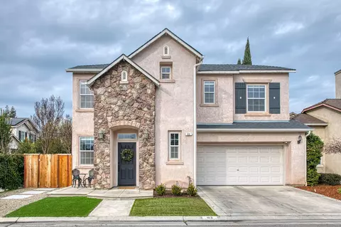 93 W Bordeux Ln, Clovis, CA 93619