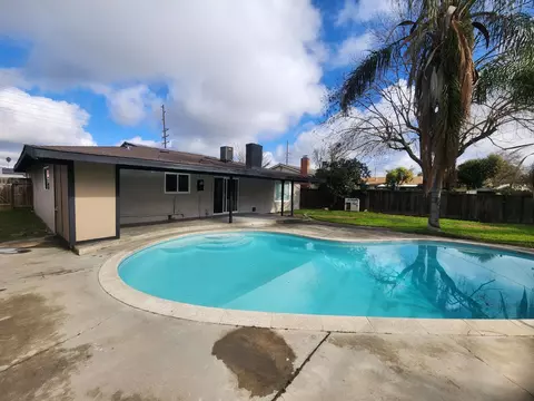 409 W Walnut Ave, Visalia, CA 93277 photo 23