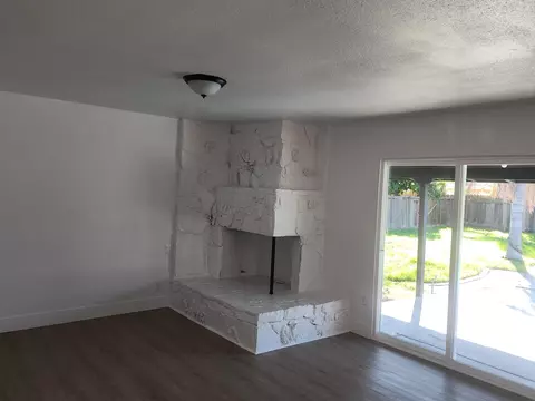409 W Walnut Ave, Visalia, CA 93277 photo 6