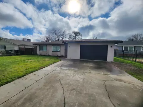 409 W Walnut Ave, Visalia, CA 93277 photo 26