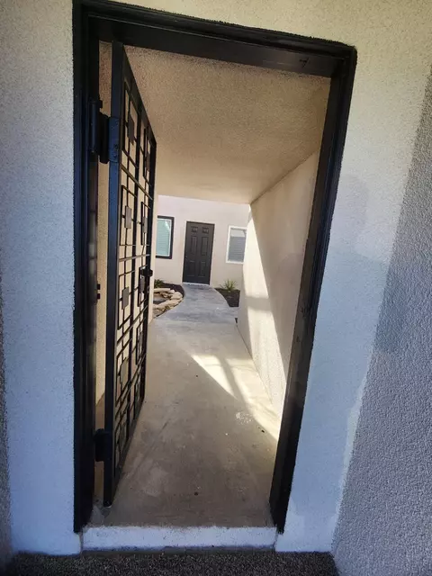 409 W Walnut Ave, Visalia, CA 93277 photo 16