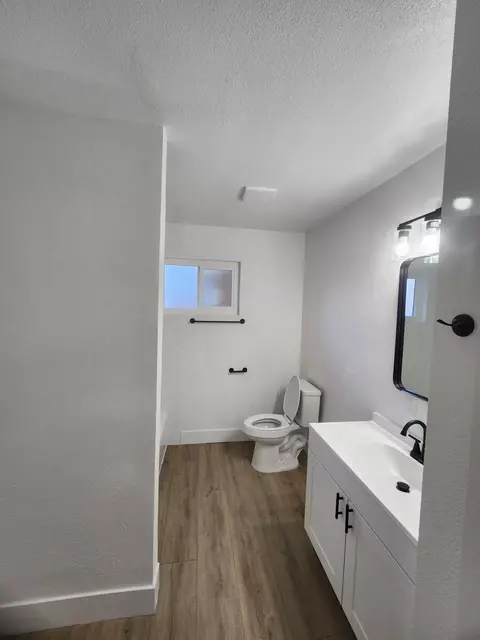 409 W Walnut Ave, Visalia, CA 93277 photo 10