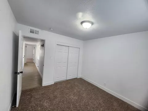 409 W Walnut Ave, Visalia, CA 93277 photo 11