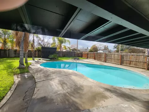 409 W Walnut Ave, Visalia, CA 93277 photo 21