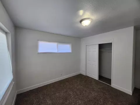 409 W Walnut Ave, Visalia, CA 93277 photo 9