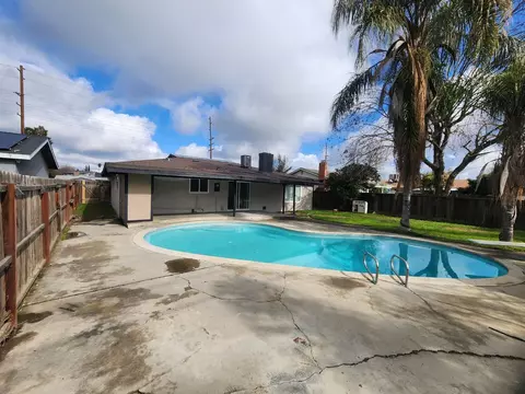409 W Walnut Ave, Visalia, CA 93277 photo 25