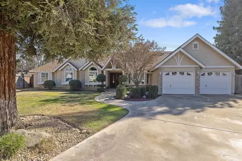 3105 W Orchard Ave, Visalia, CA 93277