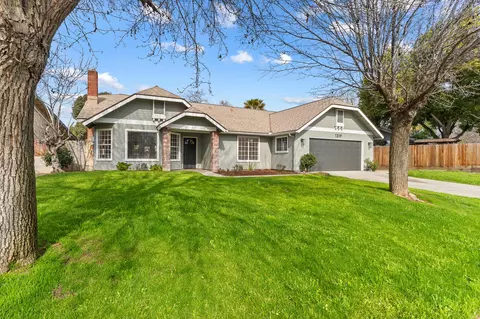 1319 S Crenshaw St, Visalia, CA 93277