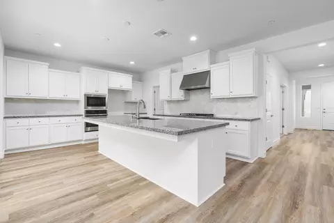 215 Hampton St, Tulare, CA 93274 photo 7