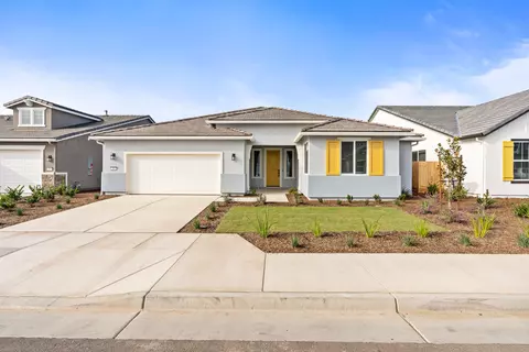 215 Hampton St, Tulare, CA 93274 photo 2