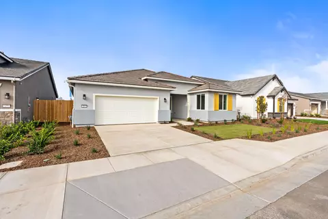215 Hampton St, Tulare, CA 93274 photo 3