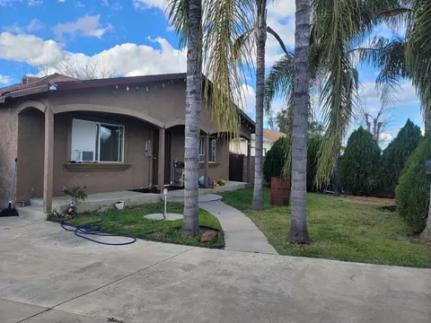653 N Magnolia Ave, Farmersville, CA 93223
