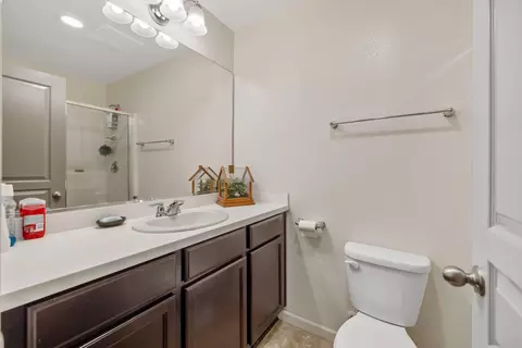 Bath - 658 Rebeca Ave, Sanger, CA 93657 photo 2 of 3
