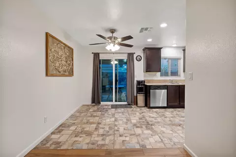 Entry Way - 658 Rebeca Ave, Sanger, CA 93657 photo 6 of 7