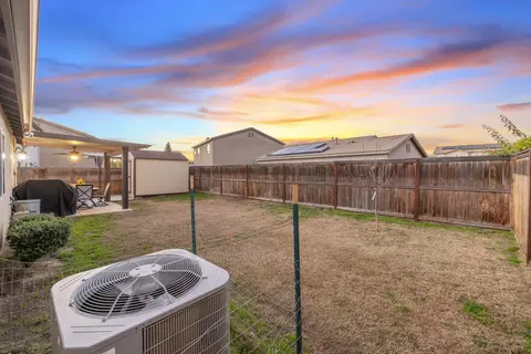 Exterior - 658 Rebeca Ave, Sanger, CA 93657 photo 7 of 10