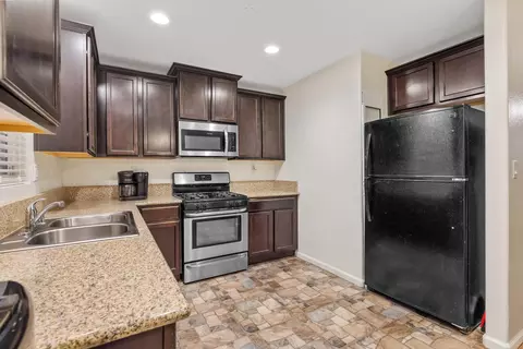 Kitchen - 658 Rebeca Ave, Sanger, CA 93657 photo 3 of 4