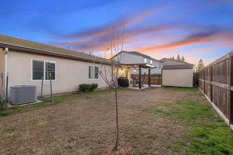 Exterior - 658 Rebeca Ave, Sanger, CA 93657 photo 5 of 10