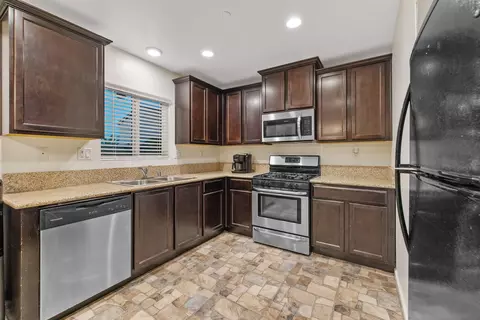 Kitchen - 658 Rebeca Ave, Sanger, CA 93657 photo 4 of 4