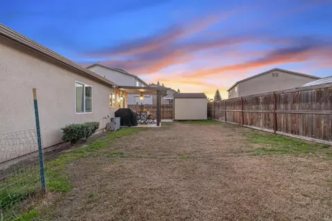 Exterior - 658 Rebeca Ave, Sanger, CA 93657 photo 6 of 10