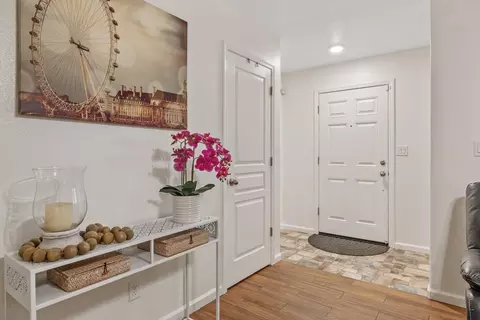 Entry Way - 658 Rebeca Ave, Sanger, CA 93657 photo 5 of 7