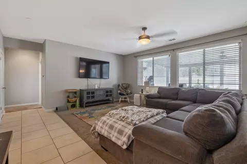 1090 Geneva Ct, Lemoore, CA 93245 photo 8